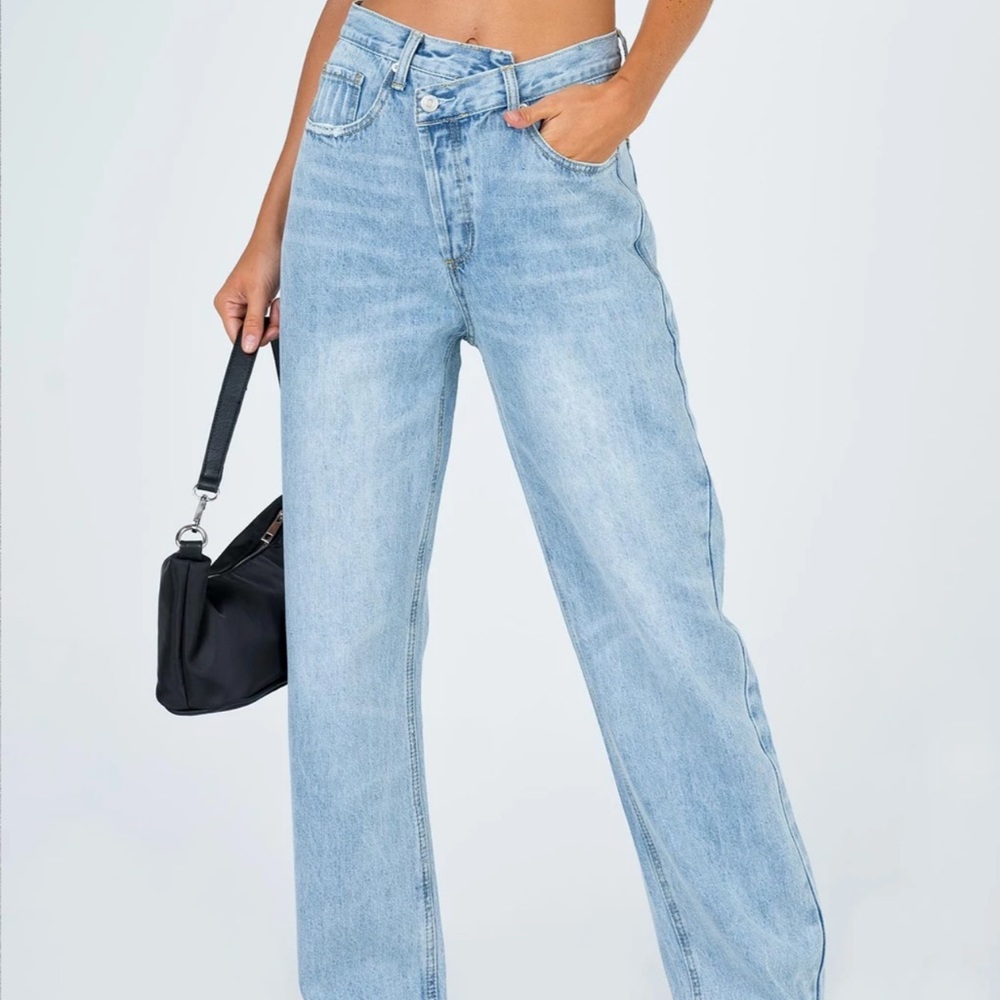 Asymmetrical jeans